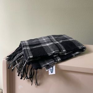 Old Navy black & white scarf, OS, NWT